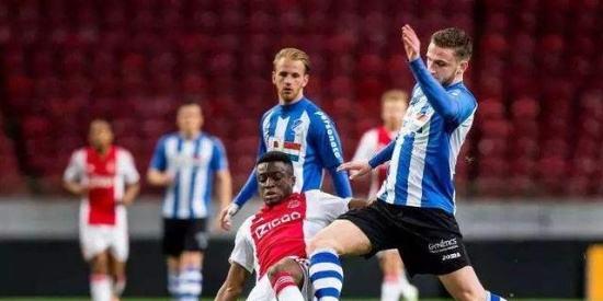 地的记者和 地的记者和